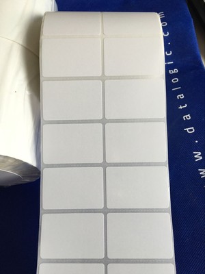 不干胶标签45*30铜版纸 条码打印纸2800张/卷 空白条码打印纸